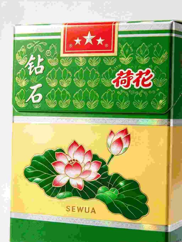 4 Lotus cigarettes One box contains 10 packs A38